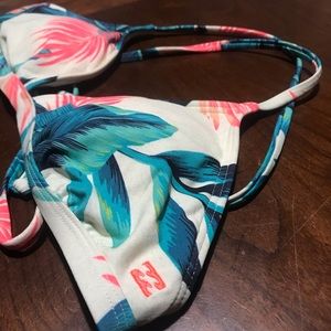Women’s Billabong bikini top Size M
